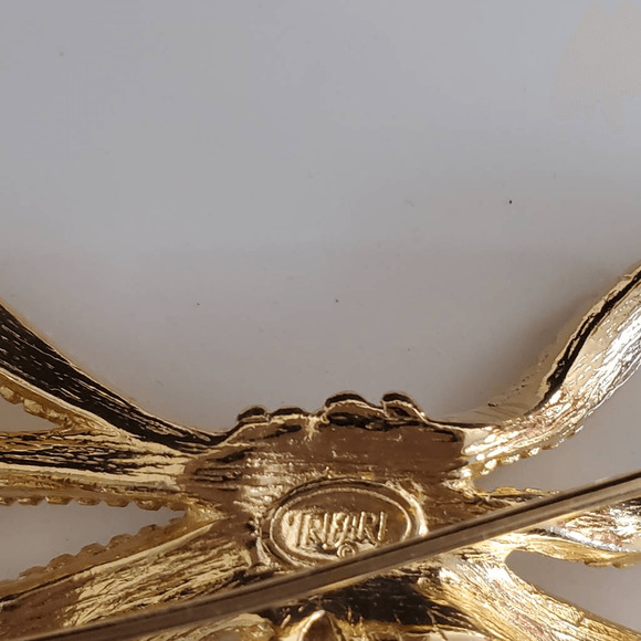 Vintage Trifari Large 4 Inch Bead Textured Goldtone Ribbon Bow Brooch - Picture 4 of 4